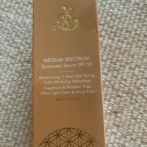 Medium Spectrum Sunscreen Serum SPF 50 - Gold